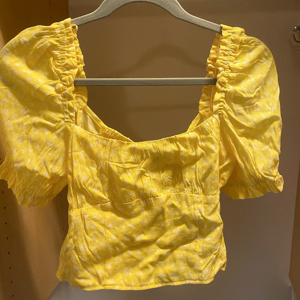 NWT yellow floral summery blouse top